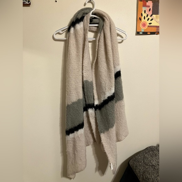 Scarf - Picture 1 of 3